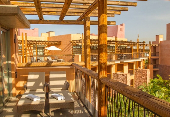 Hamacas-terraza-exterior-Junior-Suites-Lopesan-Baobab-Resort_edited.jpg